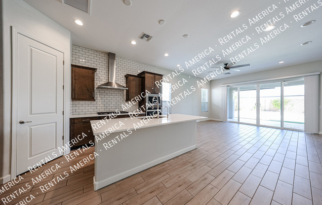 2131 E CHARLOTTE DR