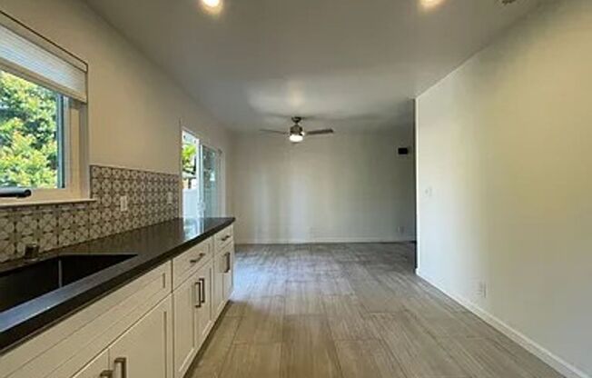 Mountain View-Spacious 4-Bedroom Mountain View Home in Desirable Community