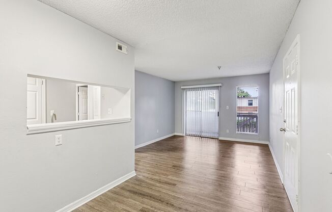 2 beds, 1.5 baths, 850 sqft, $1,600