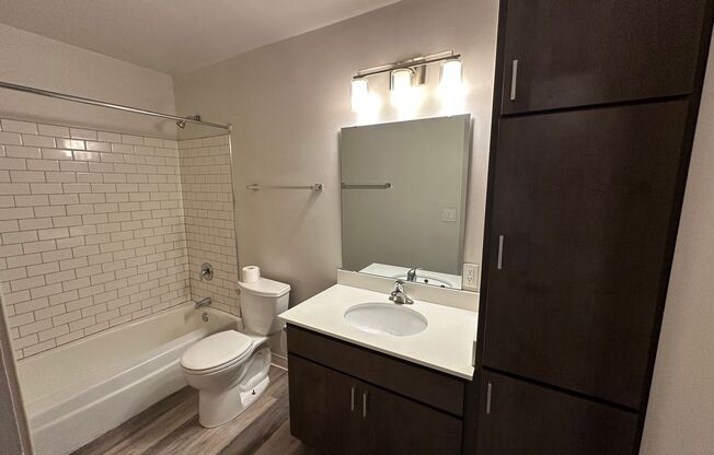 2 beds, 1 bath, $1,395, Unit 322
