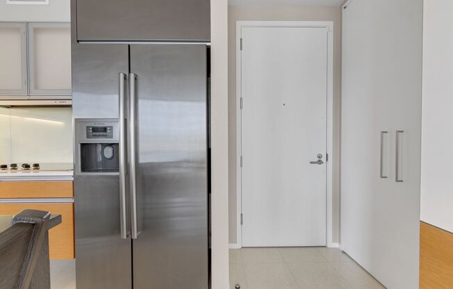 FULLY FURNISHED GORGEOUS ONE BEDROOM WITH SOUTH STRIP VIEW