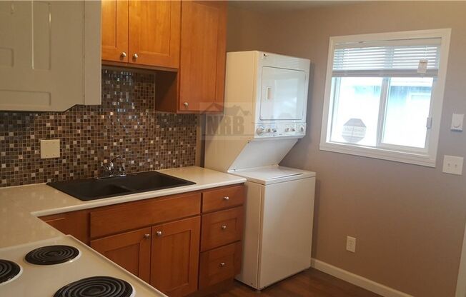 2 beds, 1 bath, 650 sqft, $1,395, Unit Unit 1