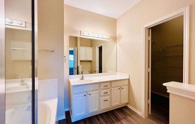 2 beds, 2 baths, $1,595, Unit # 1701