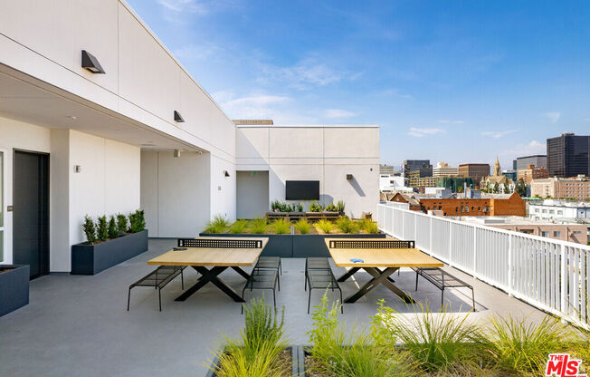 1 bed, 1 bath, 654 sqft, $2,100, Unit 104