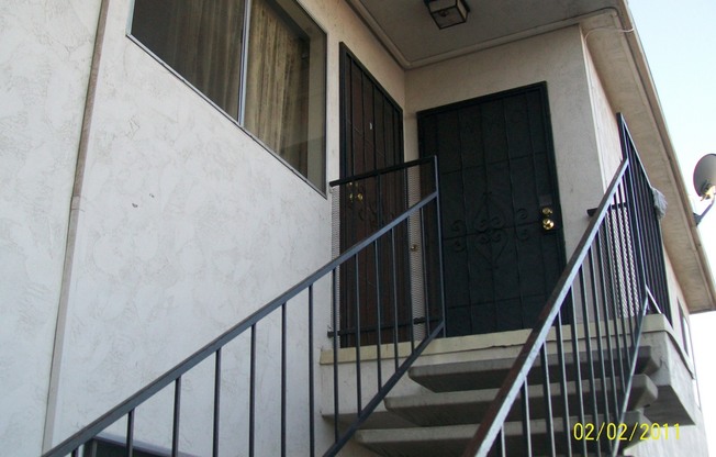 2 BEDROOMS 1 BATH APARTMENT IN NATIONAL CITY