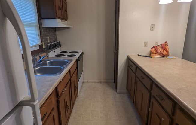 2 beds, 1 bath, $800, Unit 501 E 6th St - Apt D