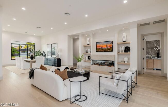 3301 E. Elm St Phoenix, AZ 85018