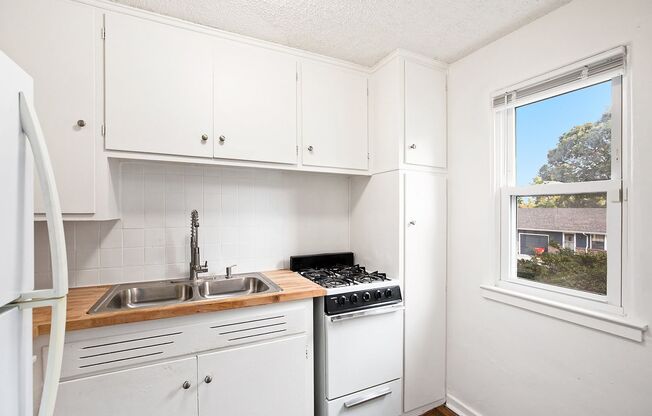 1 bed, 1 bath, 550 sqft, $775, Unit 1415 Unit #202