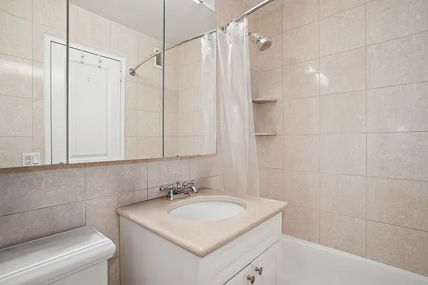 Studio, 1 bath, $4,595, Unit 2028