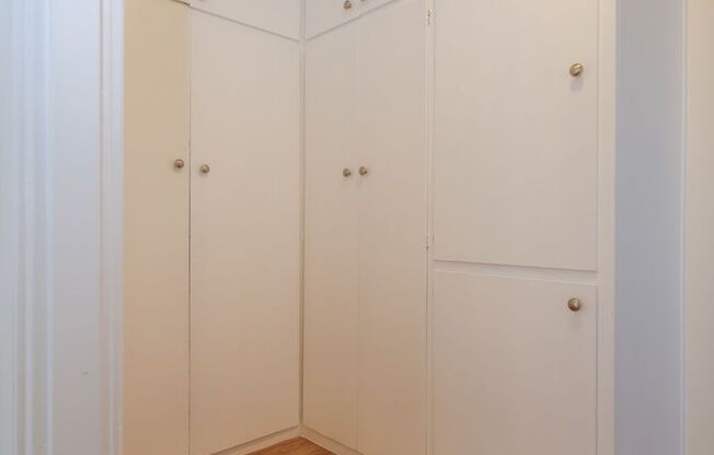 1 bed, 1 bath, $2,195, Unit 10