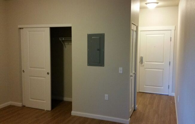 1 bed, 1 bath, 450 sqft, $1,325, Unit 307