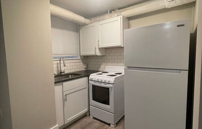 Studio, 1 bath, 470 sqft, $995, Unit B2