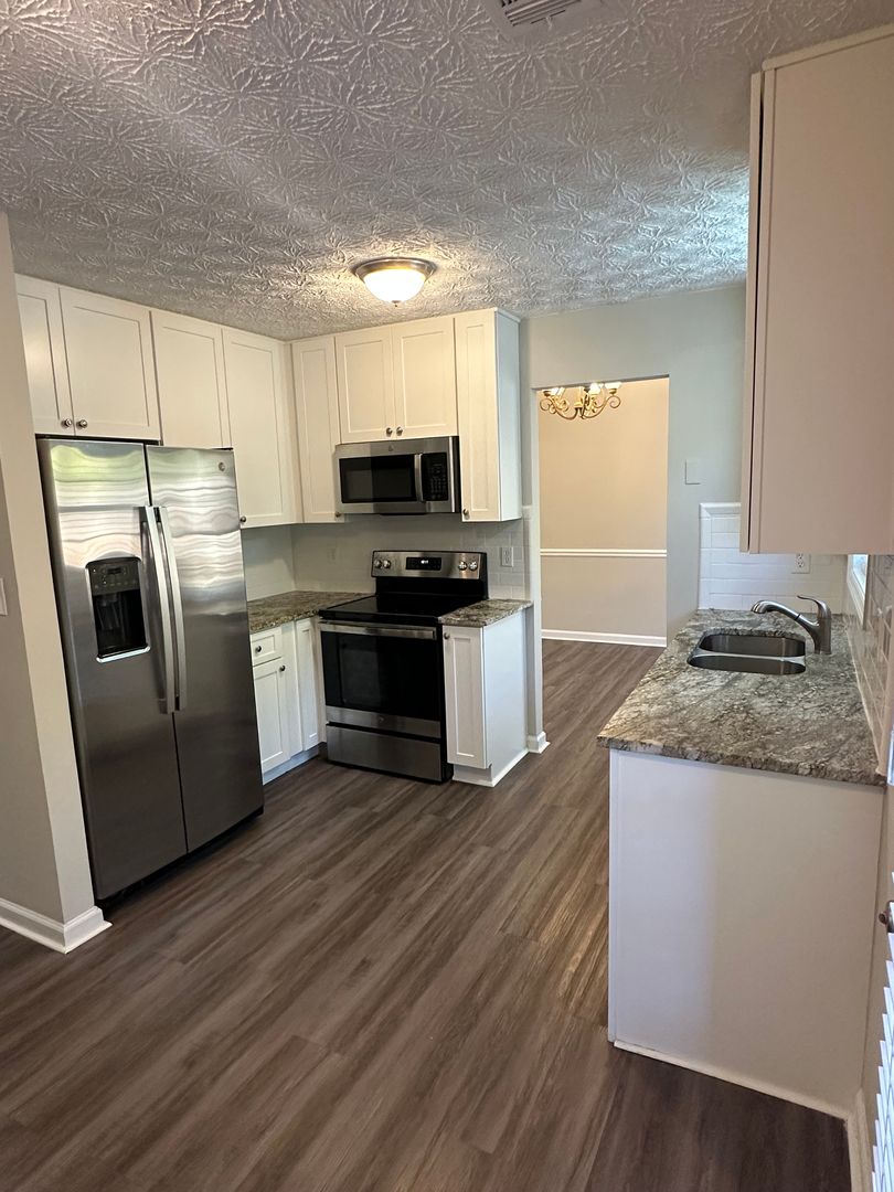 Beautiful Kennesaw Home For Rent!