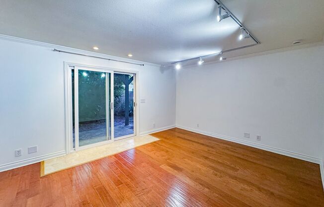 Beautiful 3 Beds 2 Baths Townhome in Hermosa Beach