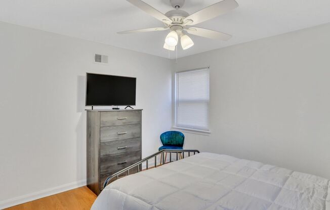 2 beds, 1 bath, $1,850, Unit Unit 2 (B)