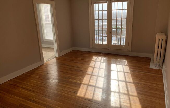 2 beds, 1 bath, 728 sqft, $1,450, Unit 5G