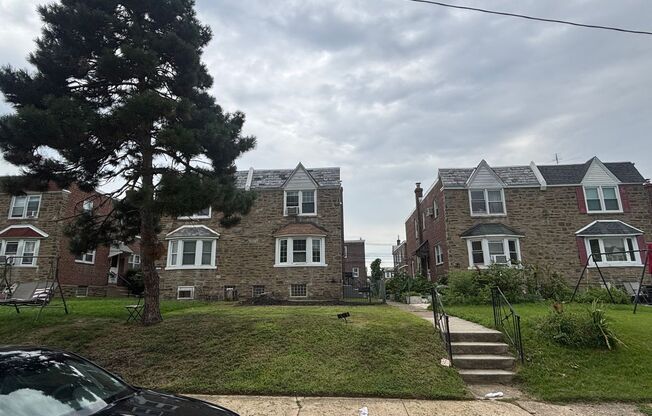 Beautiful Renovated 3BR Twin in Castor Gardens Neighborhood