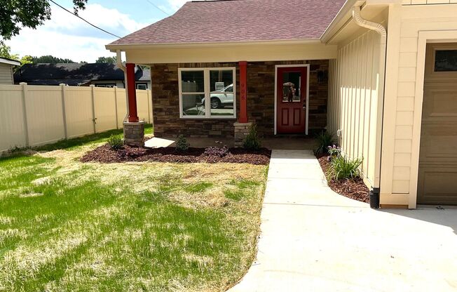 Court Square Town Home Duplex Apartment with Attached Garage