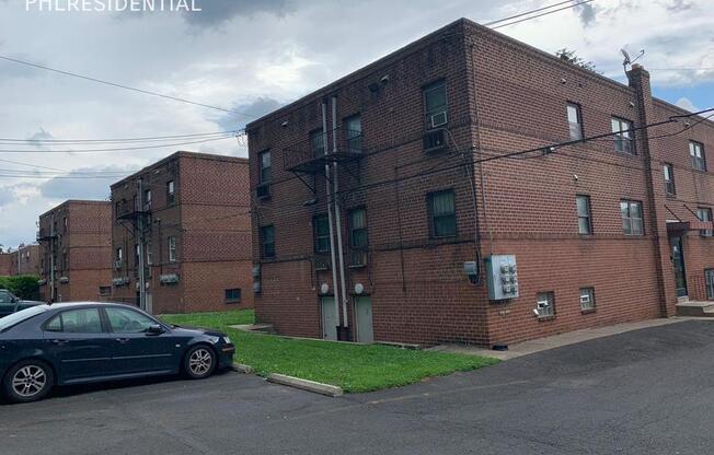 905 1009 E CLIVEDEN ST