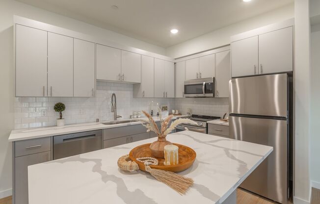 1 bed, 1 bath, 743 sqft, $1,595, Unit 11