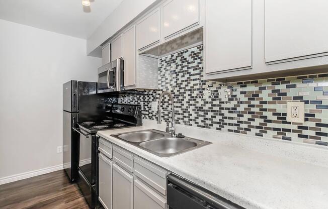 1 bed, 1 bath, 586 sqft, $694