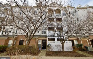 Charming & Pet-Friendly 1BR/1BA Condo in Alexandria’s Stonegate