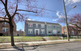 257 Newcomb St SE - Dilan Inv