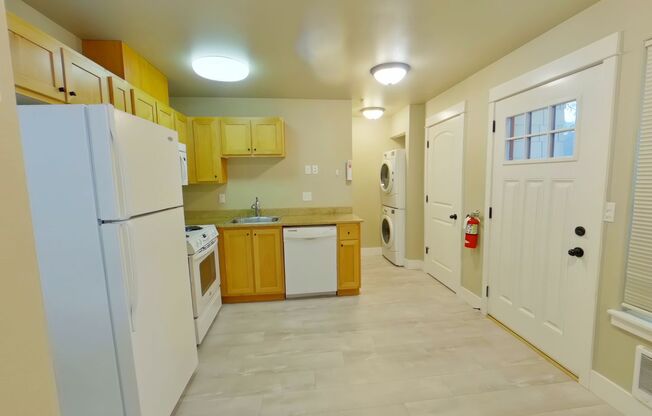 2 beds, 2 baths, $1,650, Unit 2