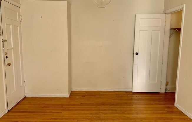 One Bed in Oak Park, Pet Friendly!