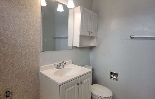 Studio, 1 bath, 385 sqft, $1,195, Unit #5233-2