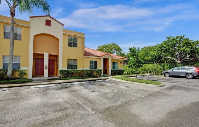 Townhouse with 2 Beds, 2.5 Baths, In-Unit Washer/Dryer