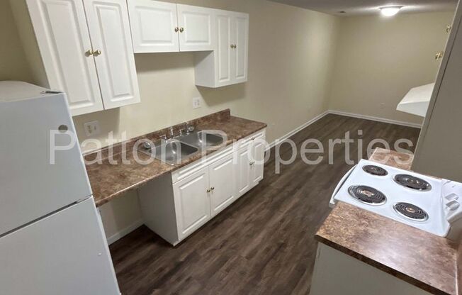 2 beds, 1 bath, 1,000 sqft, $825, Unit 12