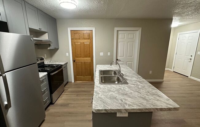 3 beds, 1 bath, $995, Unit 1