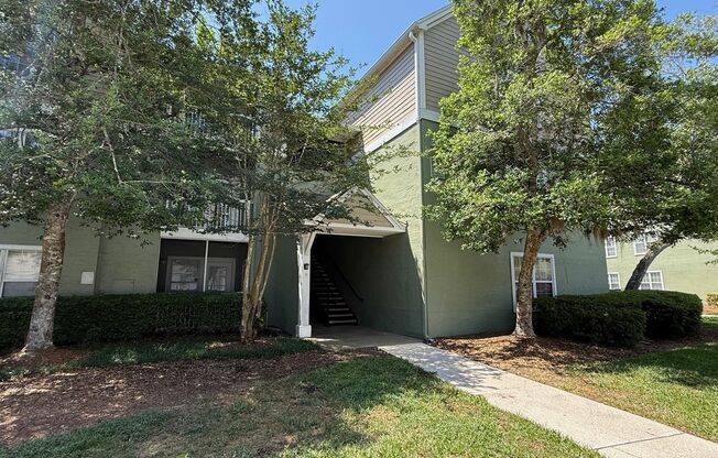 Beautifully maintained condo for rent in the Villas of Timberlin Park.