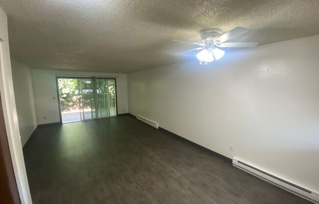 2 beds, 1 bath, 820 sqft, $1,195, Unit 2