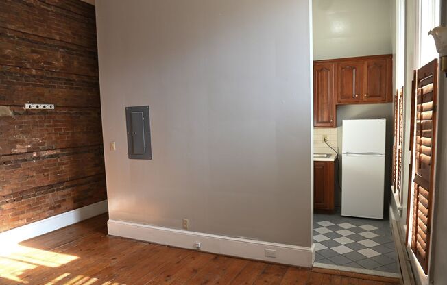 2 beds, 1 bath, $1,175, Unit 204 Forster