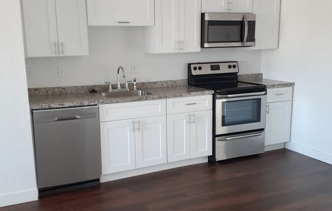 Spacious 4 Bed/2 Bath With Den  Updated Dec 2023.