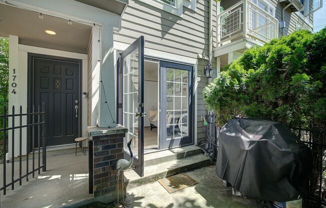 2bd/2.5ba Seattle Townhome