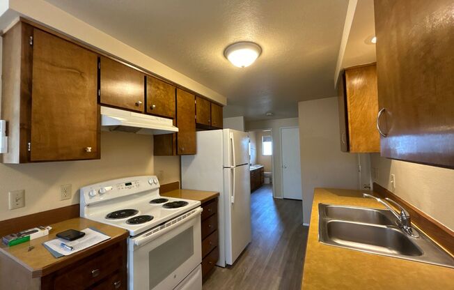 2 beds, 1 bath, $2,045