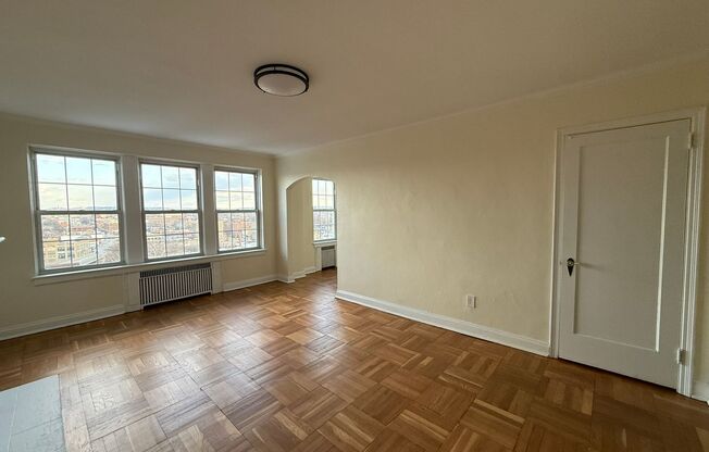 Studio, 1 bath, 413 sqft, $1,425, Unit Royal York 415