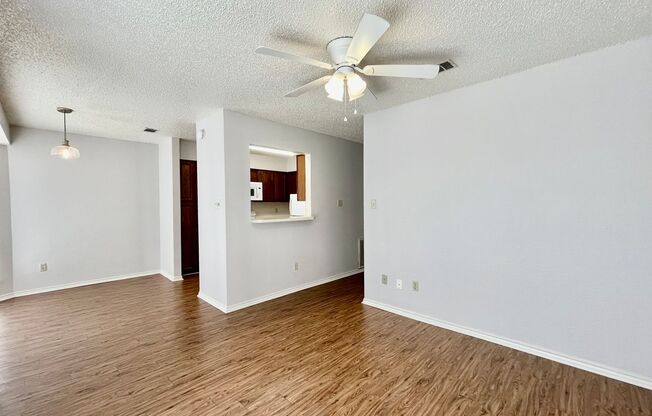 2 beds, 1 bath, $990, Unit 5