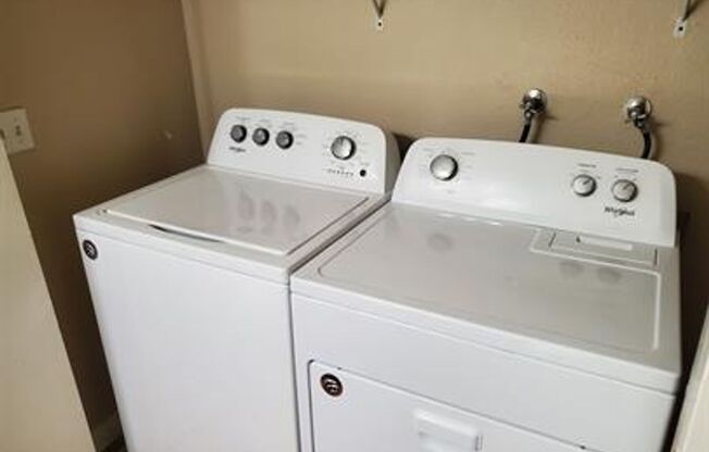 2 beds, 2 baths, $1,300, Unit #2012