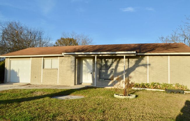 Remodeled 3 bed 2 bath home off Nacogdoches!