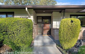 2015 N Phillippi St
