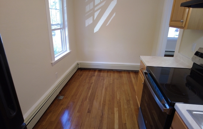 1 bed, 1 bath, 700 sqft, $1,850, Unit 5