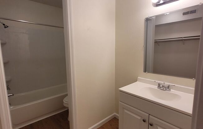 Studio, 1 bath, 450 sqft, $625, Unit 837-Unit 3