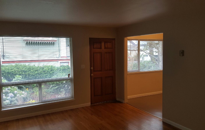 2 beds, 1 bath, 810 sqft, $2,095, Unit 07