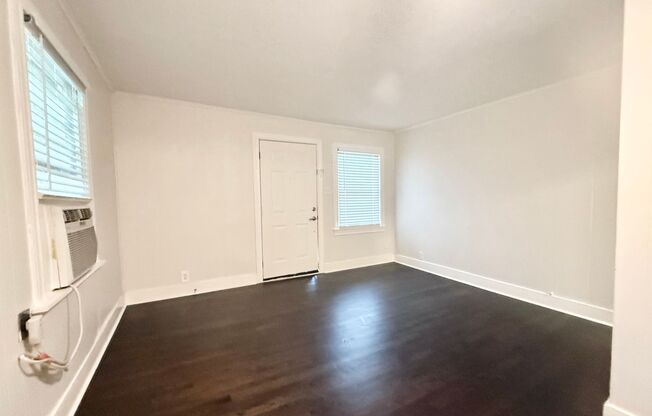 Adorable 2/1 Cottage near Downtown Lake Jackson!,