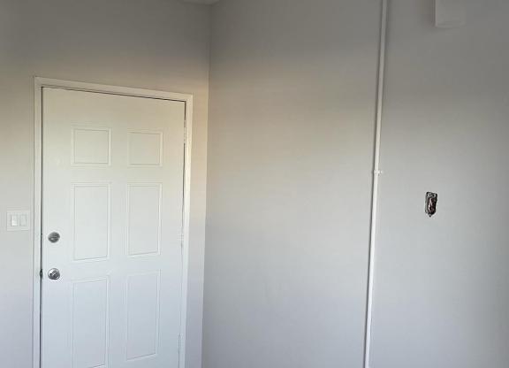 2 beds, 1 bath, 1,000 sqft, $1,995