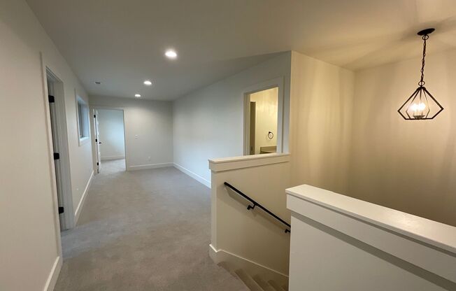 4 beds, 2.5 baths, $3,000, Unit 240 N Cottonwood